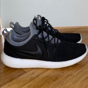 Nike women’s SIZE 8